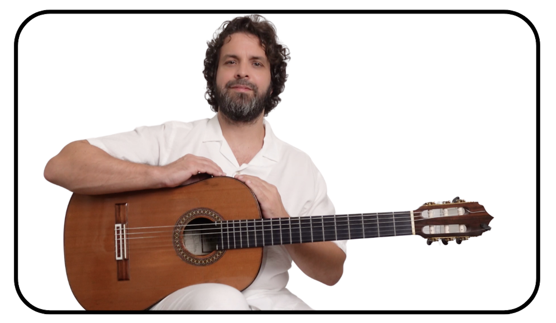 Seba de la Estación con su guitarra flamenca